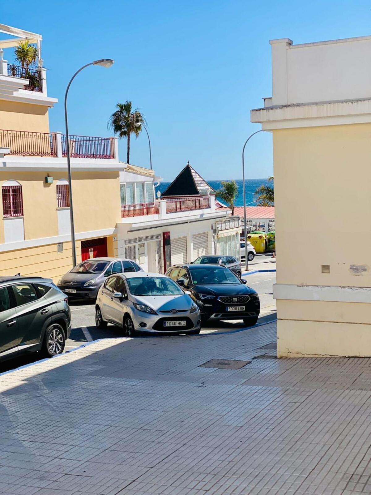 Precioso Con Parking En La Playa De Burriana Apartamento Nerja